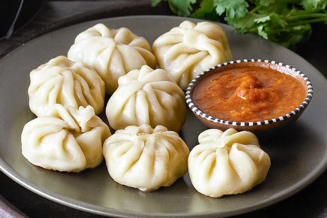 Steam Momos 6 Pieces